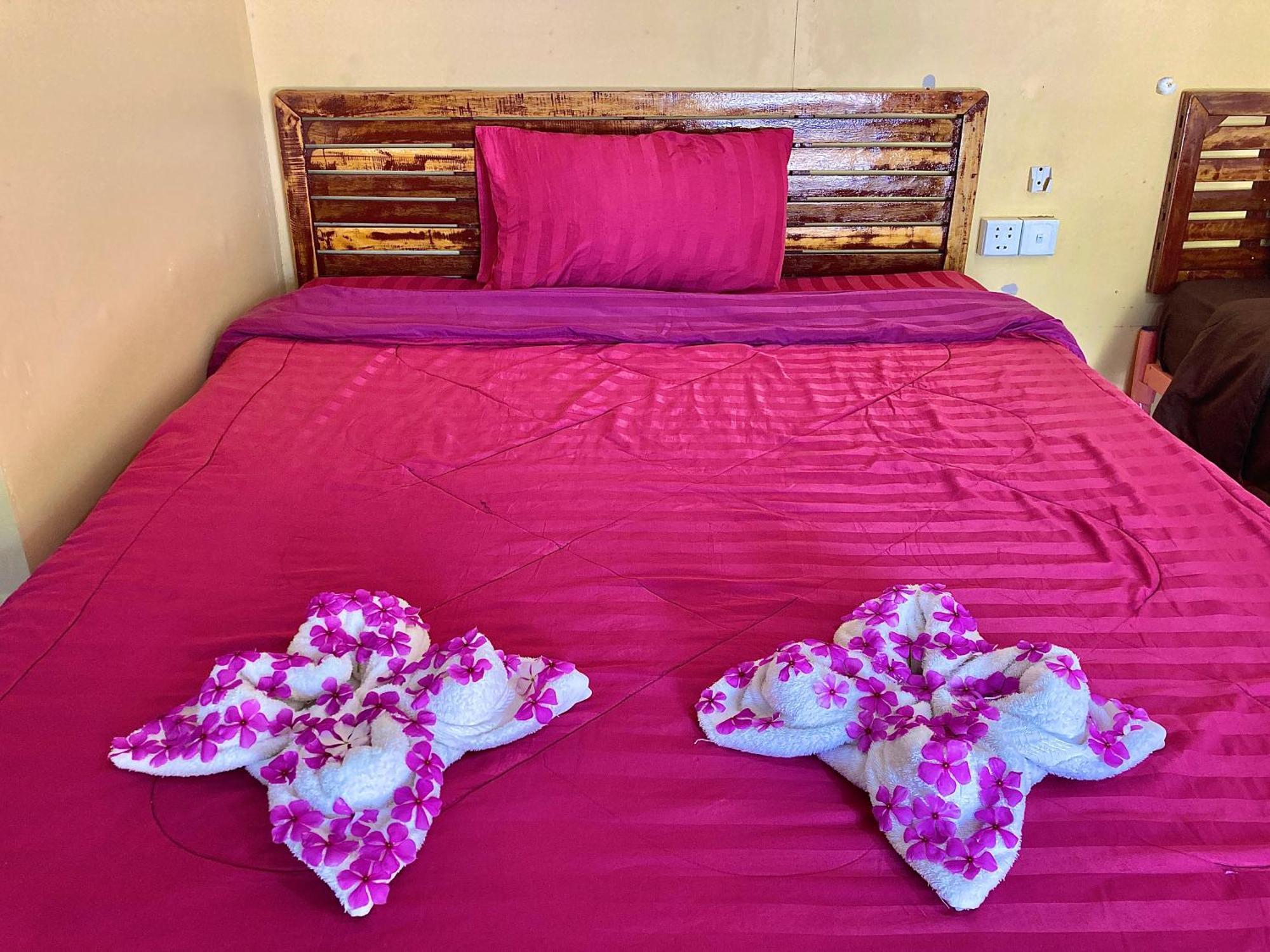 Lucky Sun Saracen Bay Hostel Koh Rong Sanloem Bilik gambar